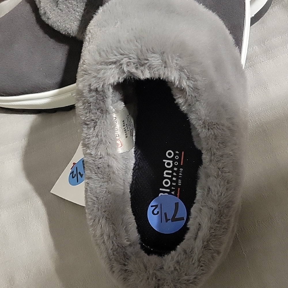 NWT Blondo waterproof slip on sneaker - Picture 5 of 7